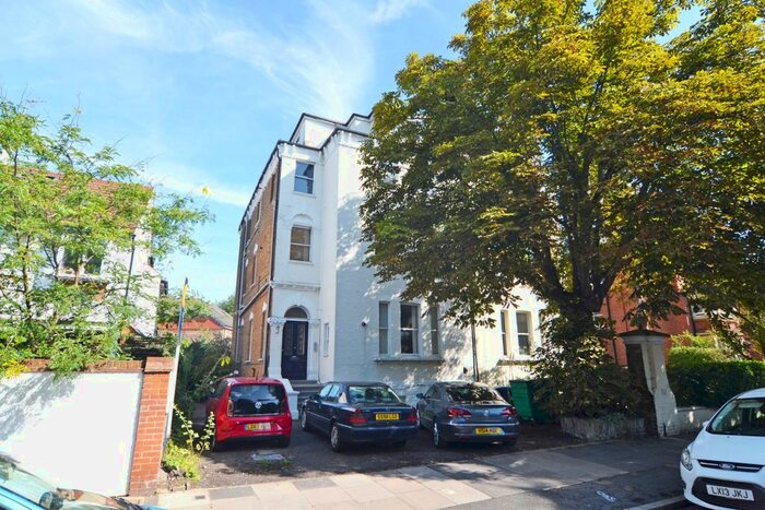 1 Bedroom Flat To Rent In Waldegrave Park, Strawberry Hill, Middlesex, TW1