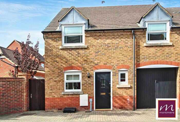 4 Bedroom End Of Terrace House For Sale In Portman Mews, Aylesbury, HP19
