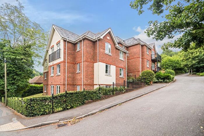 2 Bedroom Flat To Rent In Godalming, Surrey, GU7