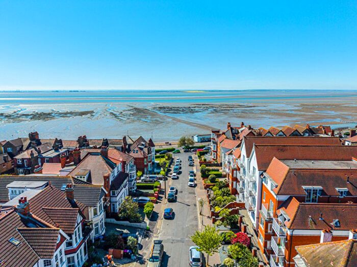 3 Bedroom Flat For Sale In Pembury Road, Westcliff-On-Sea, SS0