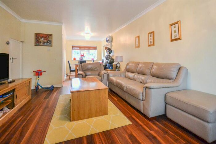 3 Bedroom Property To Rent In Grand Drive, London, SW20