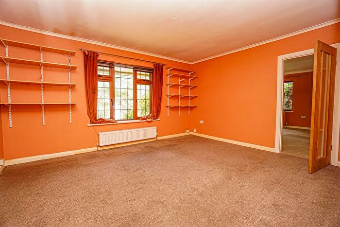 4 Bedroom Detached House For Sale In St. Helens Park Road, Hastings, TN34