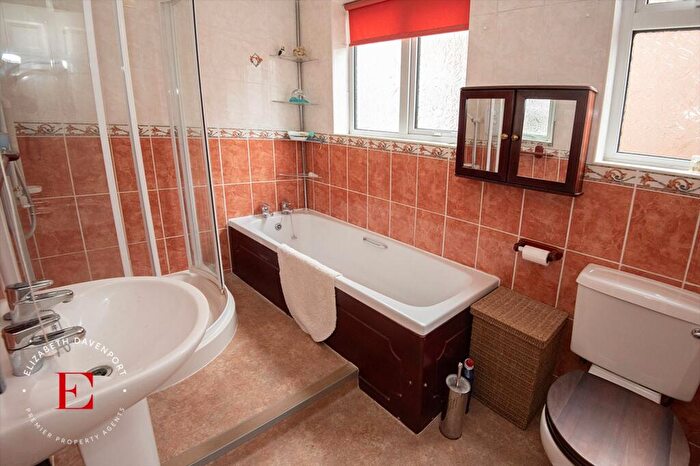 2 Bedroom Detached Bungalow For Sale In Ashfield Road, Kenilworth, CV8
