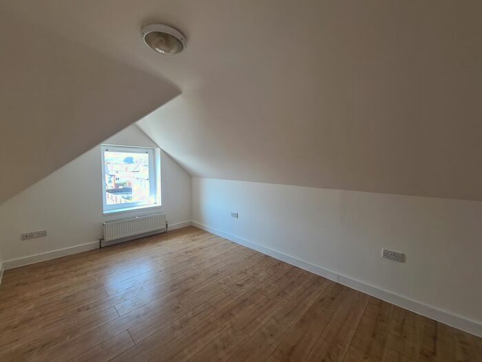 2 Bedroom Flat To Rent In Fortescue Road, Paignton, TQ3