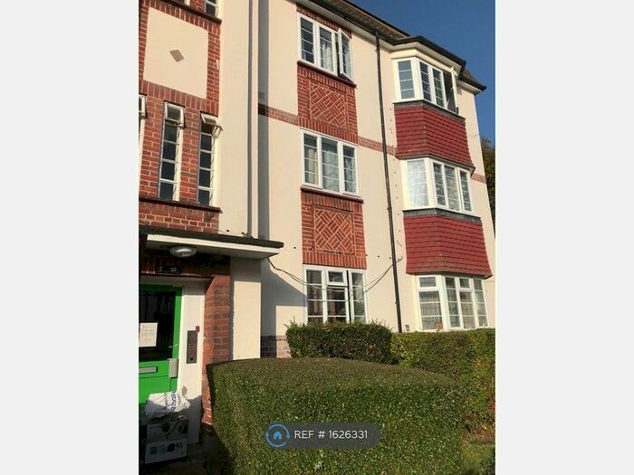 2 Bedroom Flat To Rent In Amblecote Close, London, SE12
