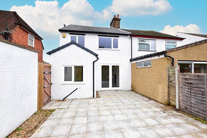 3 Bedroom Semi-Detached House For Sale In First Avenue, Watford, WD25