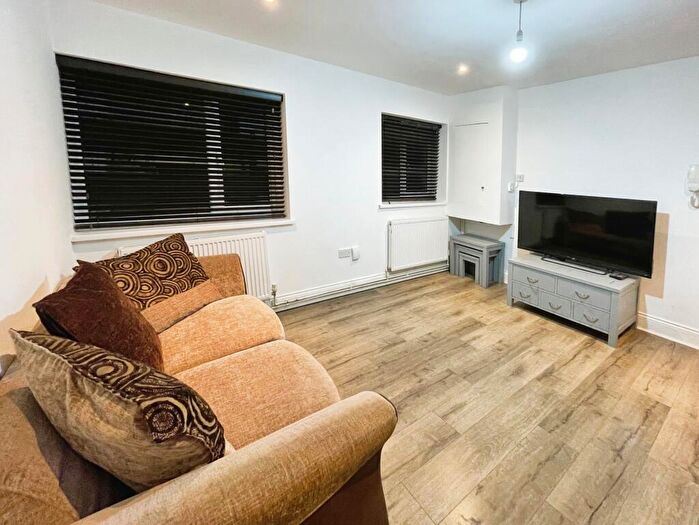 2 Bedroom Flat To Rent In Tudor Street, Cardiff, CF11