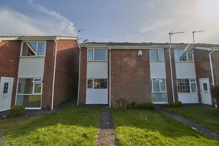 2 Bedroom Town House To Rent In Clifton Way, Hinckley, LE10