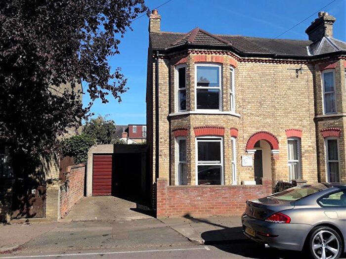 3 Bedroom Semi-Detached House To Rent In Howbury Street, Bedford, MK40