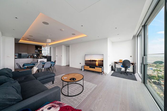 2 Bedroom Flat To Rent In Bollinder Place, Carrara Tower, EC1V