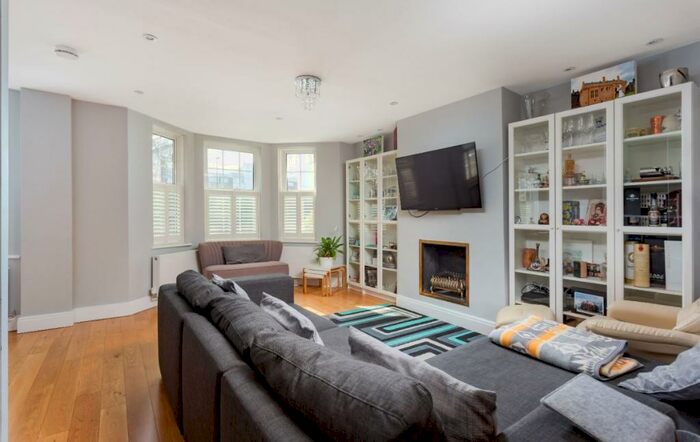 3 Bedroom Flat To Rent In Aylmer Road, Hampstead Garden Suburb, N2
