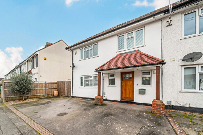 4 Bedroom End Of Terrace House For Sale In Elmcroft Road, Orpington, BR6