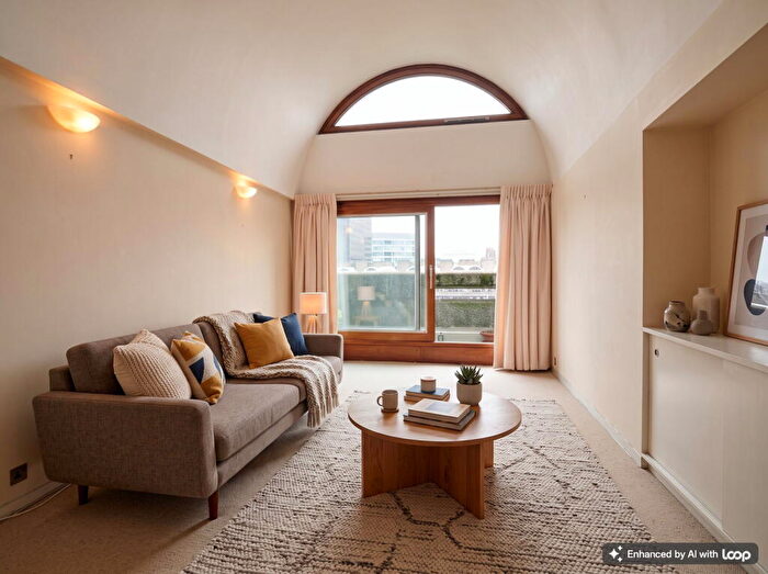1 Bedroom Penthouse For Sale In Barbican London, EC2Y