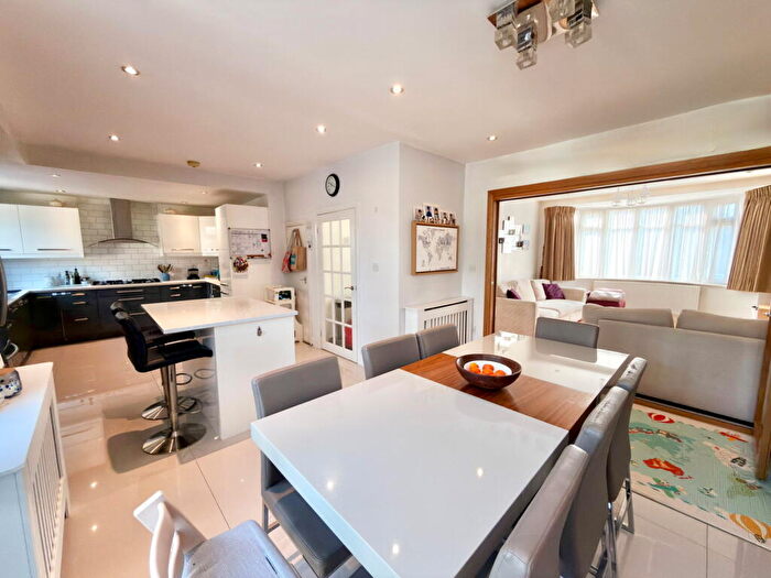 4 Bedroom Semi-Detached House For Sale In College Avenue, Harrow, HA3