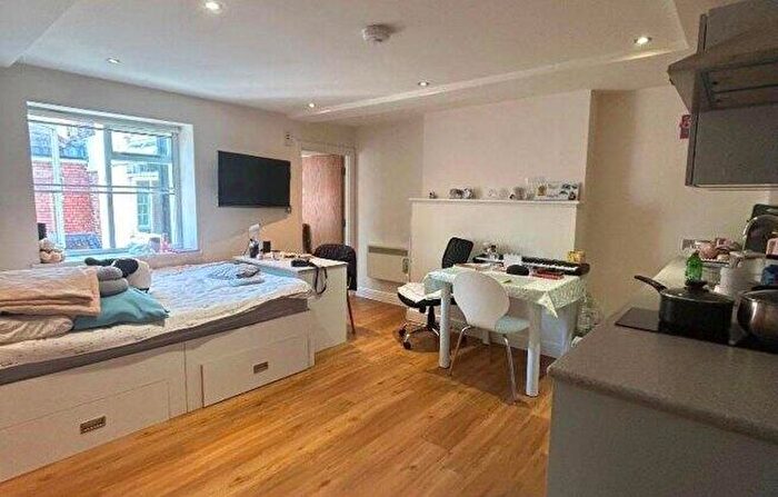 Studio To Rent In Park Street, BS1