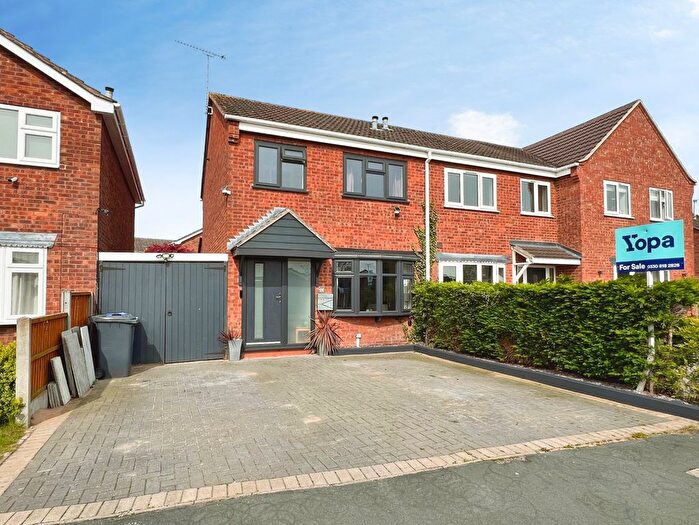 3 Bedroom Semi-Detached House For Sale In Park Road, Barton-Under-Needwood, DE13