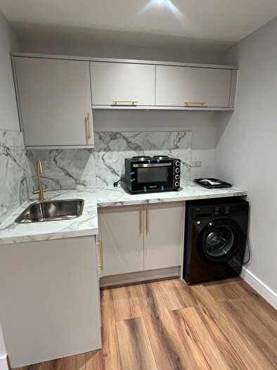 Studio To Rent In Pentland Road, Slough, SL2