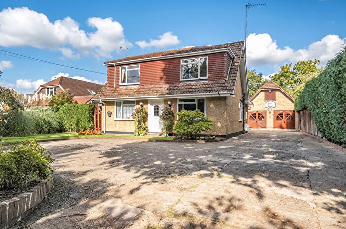 4 Bedroom Detached House For Sale In Fenns Lane, West End, Woking, GU24