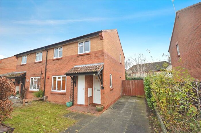 3 Bedroom Semi Detached House For Sale In Shaw Close, Aylesbury, Buckinghamshire, HP20