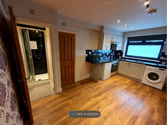 Studio To Rent In The Brent, Dartford DA1