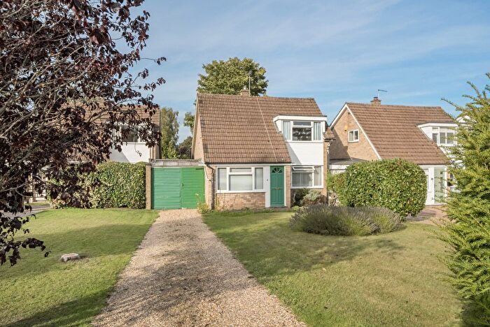 3 Bedroom Link Detached House For Sale In Nicholas Road, Henley-On-Thames, Oxfordshire, RG9