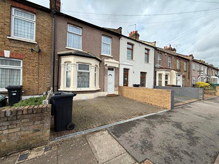 2 Bedroom House To Rent In Guildford Road, Ilford, IG3