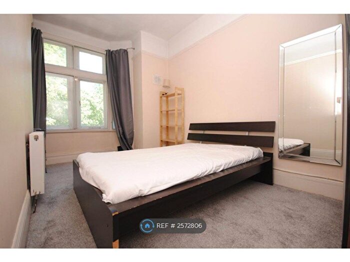 2 Bedroom Flat To Rent In Fentiman Road, London, SW8