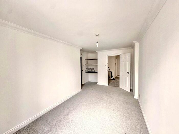 2 Bedroom Flat For Sale In Christchurch Road, Boscombe, BH7