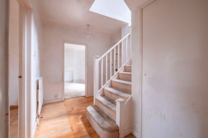 4 Bedroom Detached House For Sale In Martingales Close, Richmond, TW10