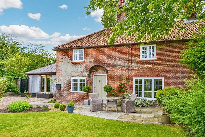 3 Bedroom Semi-Detached House For Sale In The Street, Suffield, NR11