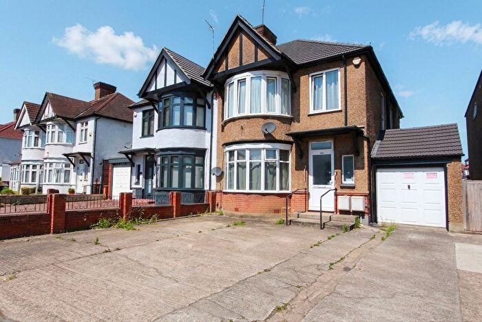 2 Bedroom Flat To Rent In Kenton Road, Harrow, HA3