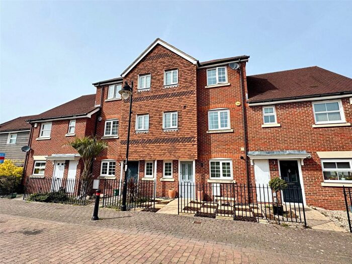 4 Bedroom Terraced House For Sale In Giffard Lane, Fleet, Hampshire, GU51