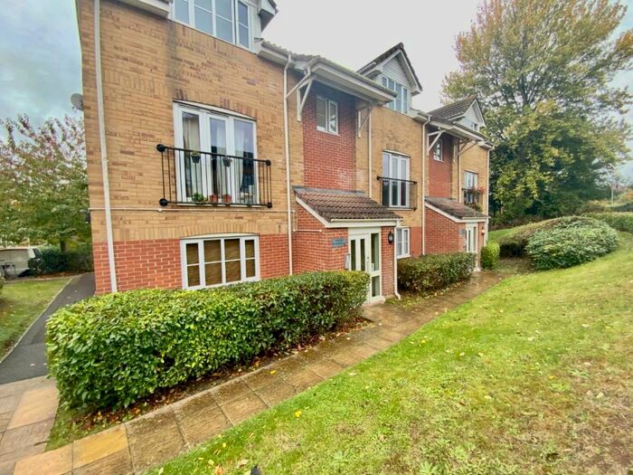 2 Bedroom Flat To Rent In Clarence Road, Kingswood, Bristol, BS15
