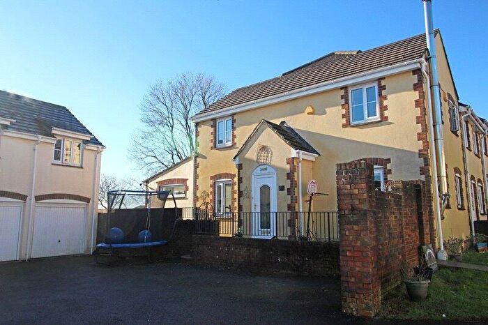 3 Bedroom End Of Terrace House To Rent In Launceston, Cornwall, PL15