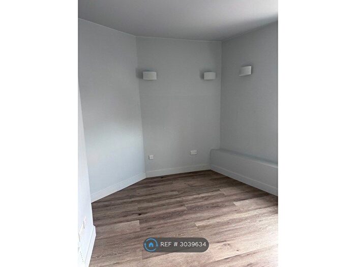 Studio To Rent In Wimbledon Park Road, London, SW18