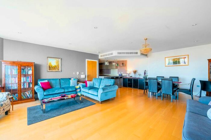 2 Bedroom Flat To Rent In Battersea Reach, Battersea, London, SW18