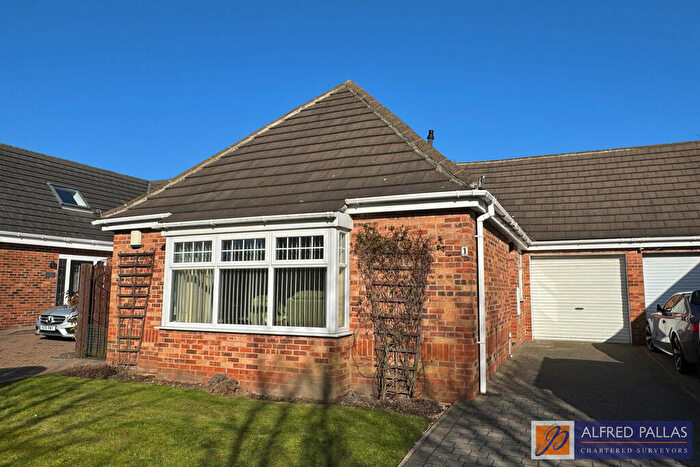 3 Bedroom Detached Bungalow For Sale In Lidcombe Close, Tunstall, SR3
