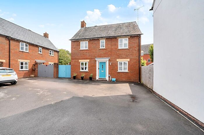3 Bedroom Detached House For Sale In Dunvant Road, Swindon, Wiltshire, SN25
