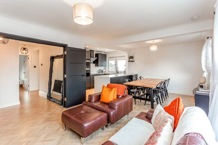 2 Bedroom Flat For Sale In / Cargil Court, Edinburgh, EH5