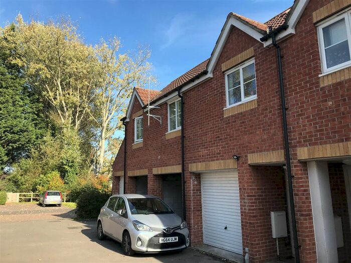 1 Bedroom Flat To Rent In Wyatt Way, Chard, TA20