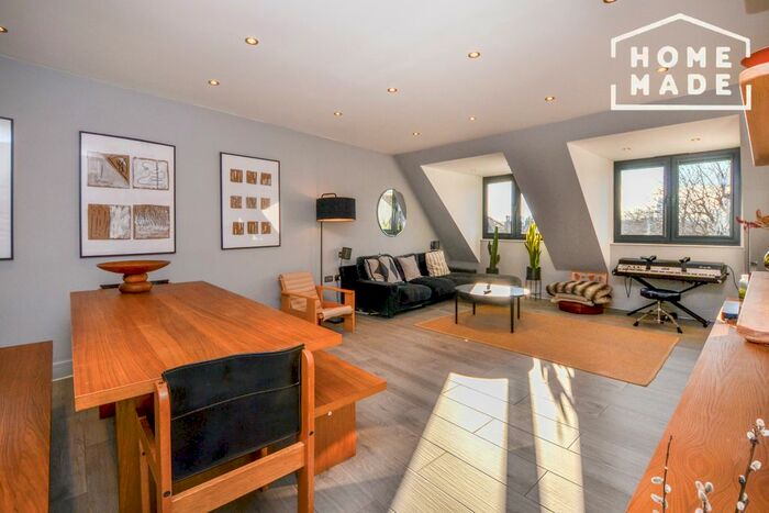 3 Bedroom Flat To Rent In West Green Road, Haringey N15