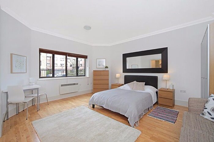 Studio To Rent In St. Helens Gardens, London, W10