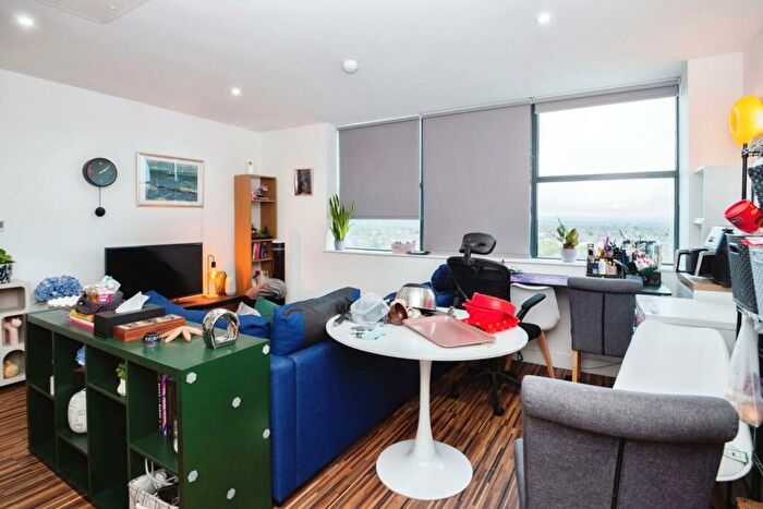 1 Bedroom Apartment For Sale In Chester Road, Old Trafford, Manchester, M16