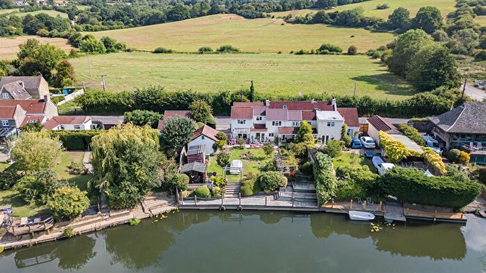 5 Bedroom Semi-Detached House For Sale In Bath Road, Swineford, BS30