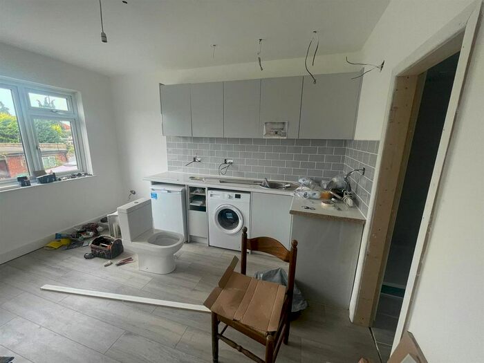 Studio To Rent In The Circle, London, NW2