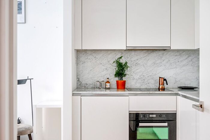 1 Bedroom Flat For Sale In Bedford Street, Covent Garden, WC2E
