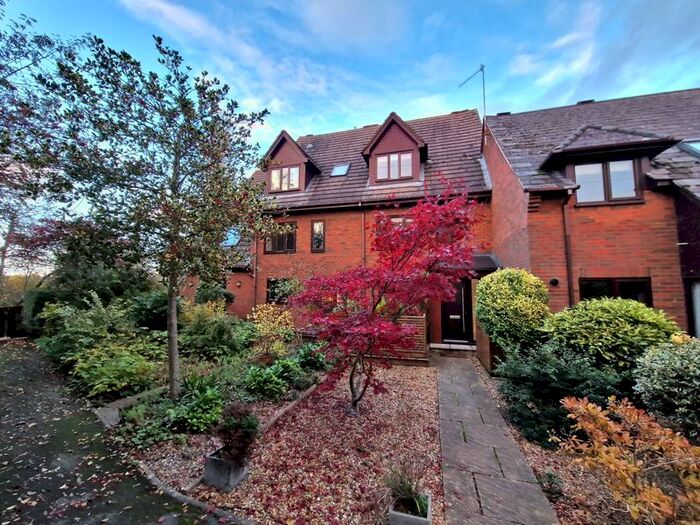 4 Bedroom Terraced House To Rent In Blackburn Way, Godalming, GU7