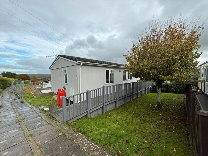 2 Bedroom Park Home To Rent In Victoria Road, BN27