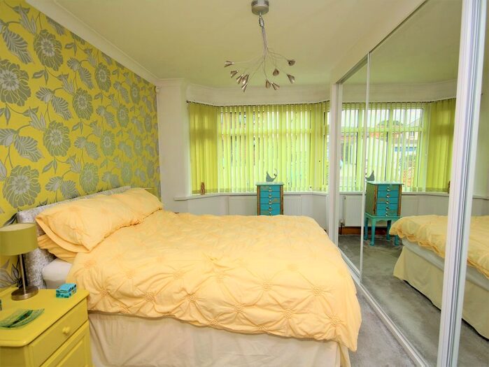 2 Bedroom Detached Bungalow For Sale In Bright Road, Oakdale, Poole, BH15