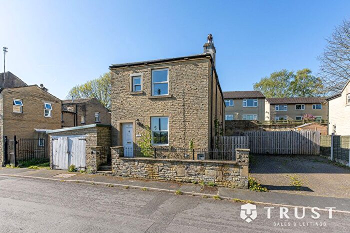 3 Bedroom Terraced House To Rent In Stoney Hill, Brighouse, HD6
